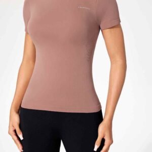 ຊຸດຊັ້ນໃນກິລາຍາວເສັ້ນສີຂາວ