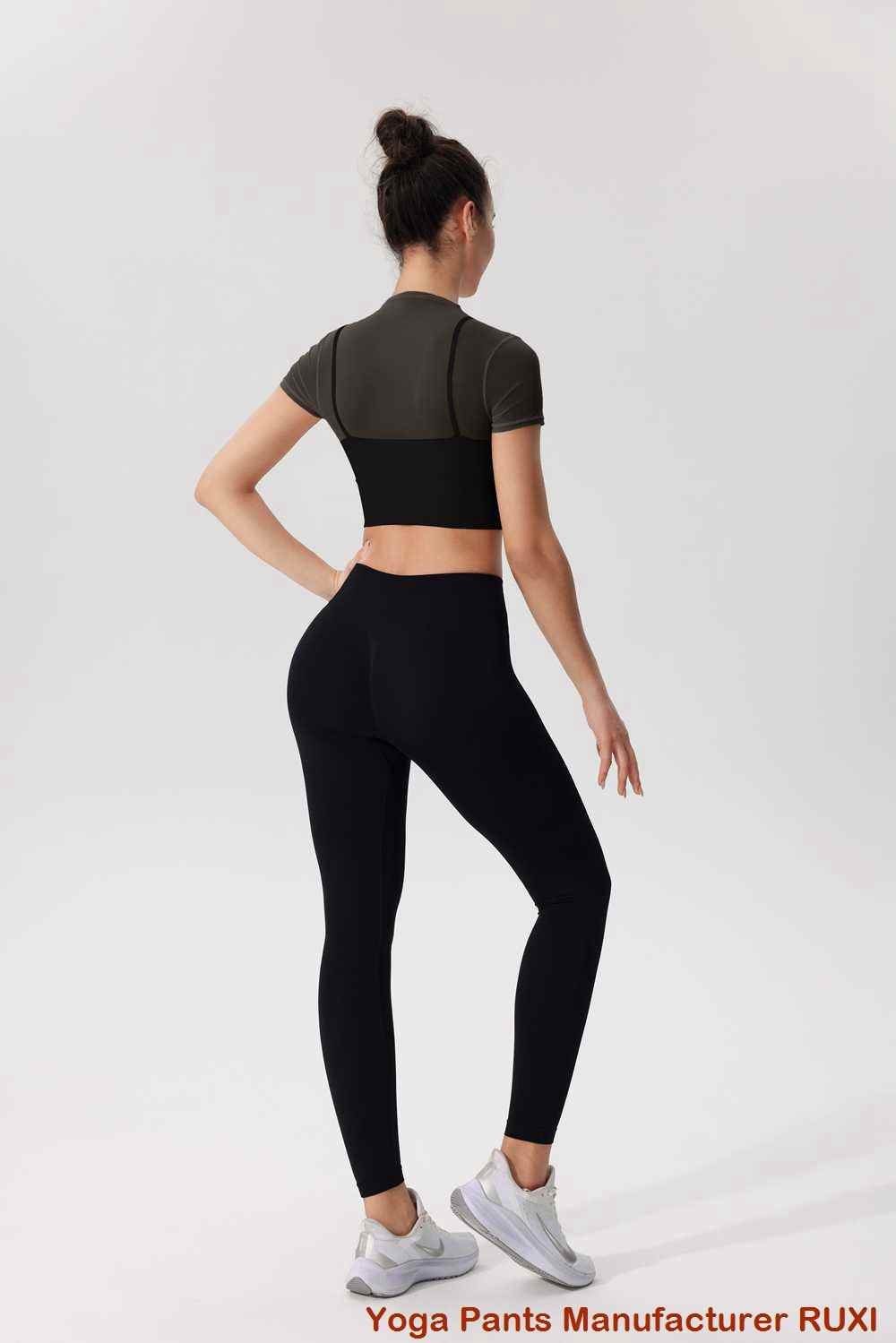 ຊຸດຊັ້ນໃນກິລາດ້ານໜ້າຫຼັງຜ່າຕັດ