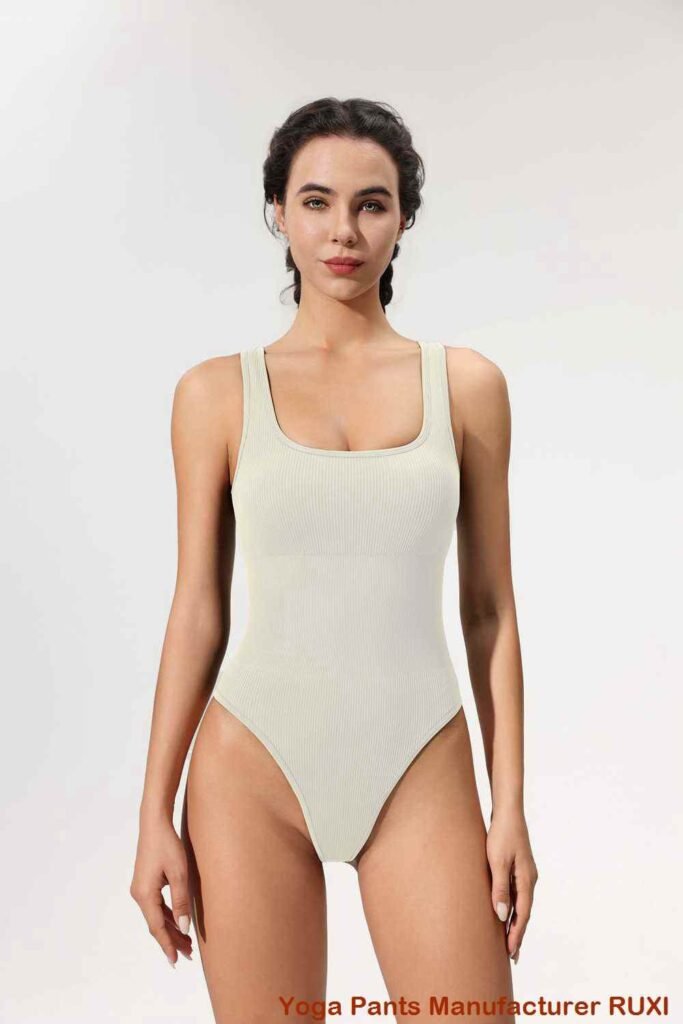 ໂສ້ງຂາສັ້ນອອກກຳລັງກາຍສີບົວອ່ອນ