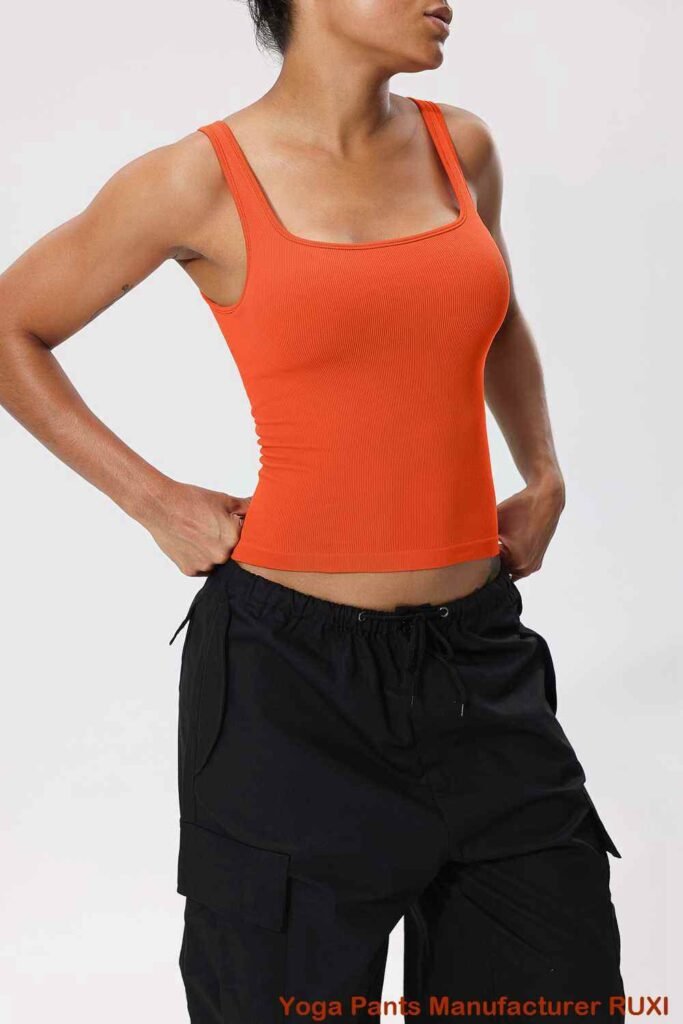 ສັ້ນ tennis ສີຂາວຂອງແມ່ຍິງ